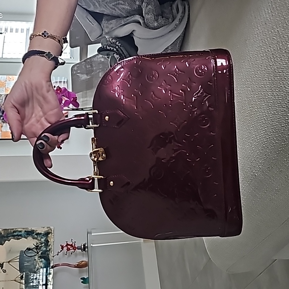 Louis Vuitton Vernis Alma PM Amarante